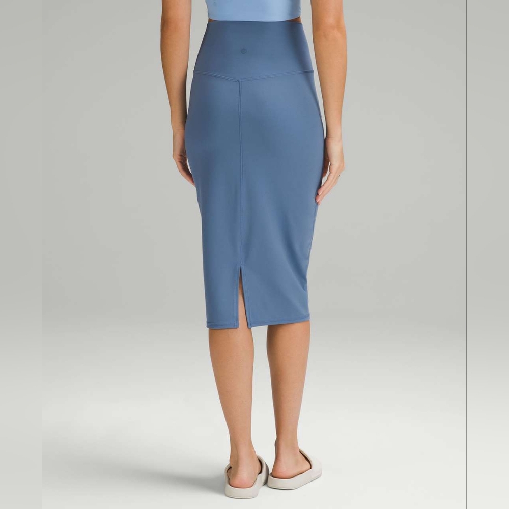 Lululemon Nulu Slim Fit High-rise Skirt